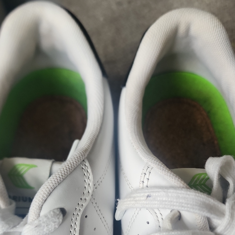 Cariuma White and Black Minimalist Sneakers - Picture 3 of 6